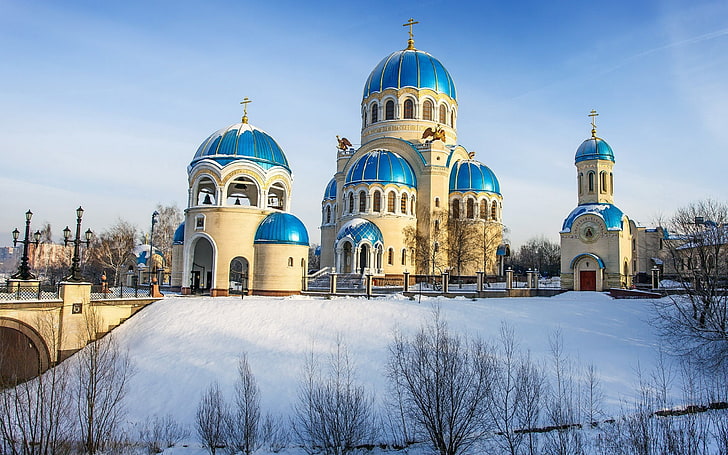 blaue und weiße Kirche, Tempel, Schnee, Licht, Bäume, Winter, HD-Hintergrundbild
