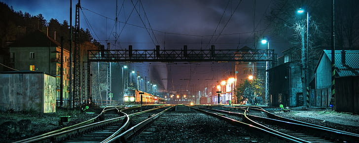 محطة القطار ، القطار ، خطوط الكهرباء ، السكك الحديدية ، إنارة الشوارع، خلفية HD