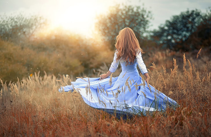 дамска синя рокля с дълги ръкави, момиче, природа, рокля, вълшебна, госпожица Фроги, HD тапет
