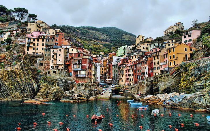 braunes und weißes konkretes Gebäude, Italien, Landschaft, Stadt, Haus, Gebäude, Wasser, HD-Hintergrundbild
