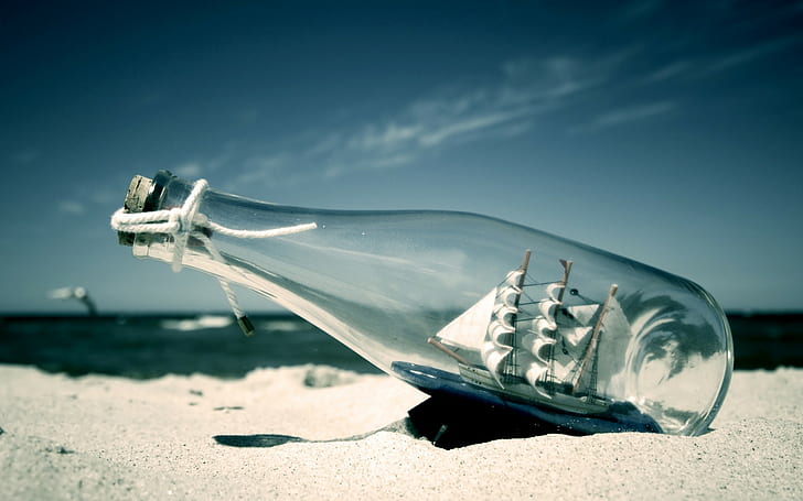 Schiff in einer Flasche, Fotografie, Strand, Wasser, Meer, Flaschen, Sand, Makro, HD-Hintergrundbild