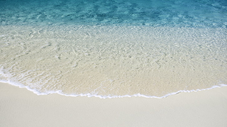 водно тяло, разбиващо се върху бял пясък, вода, пясък, плаж, HD тапет