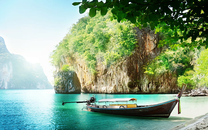 プーケット、タイ、茶色のカヌー、海、空、ボート、島、太陽、プーケット、タイ、 HDデスクトップの壁紙