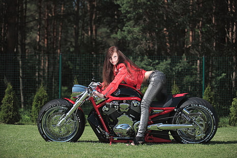 автомобиль, склонился над, женщины, модель, мотоцикл, женщины с велосипедами, красные куртки, кожаные куртки, брюнетка, HD обои HD wallpaper