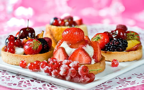 pastries on plate, cakes, desserts, tarts, sweet, berries, currants, strawberries, raspberries, blackberries, cherries, HD wallpaper HD wallpaper