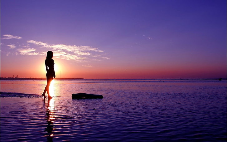 silhouette of woman, sea, girl, walk, sky, HD wallpaper