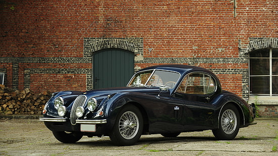 klassisches schwarzes Coupé vor braunem Betonhaus, Jaguar XK120, Oldtimer, Jaguar, Retro, Sportwagen, Coupé, XK100, 1950, HD-Hintergrundbild HD wallpaper