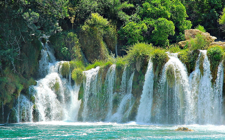 зелени листни дървета, водопади, Хърватия, национален парк, Плитвички езера, Хърватия водопади Национален парк Плитвички езера, HD тапет