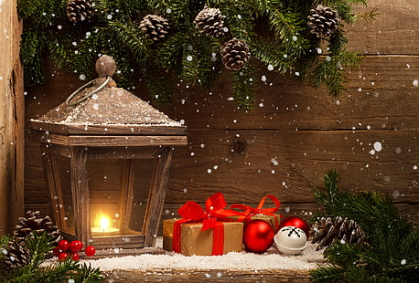 neve, decorazione, palline, capodanno, natale, lanterna, regali, legno, regalo, natale, allegro, abete, rami di abete, Sfondo HD HD wallpaper