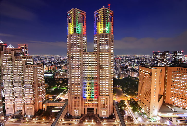 edifício de torre gêmea de concreto cinza, noite, luzes, longa exposição, paisagem urbana, cidade, estrada, Tóquio, arranha céu, construção, colorido, HD papel de parede