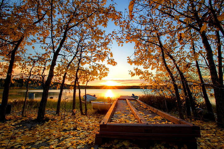 Autumn Sun Over The Riverbank, indah, danau, tepi danau, sinar, gugur, bagus, daun, indah, pantai, matahari terbenam, menyilaukan, air, sungai, Wallpaper HD