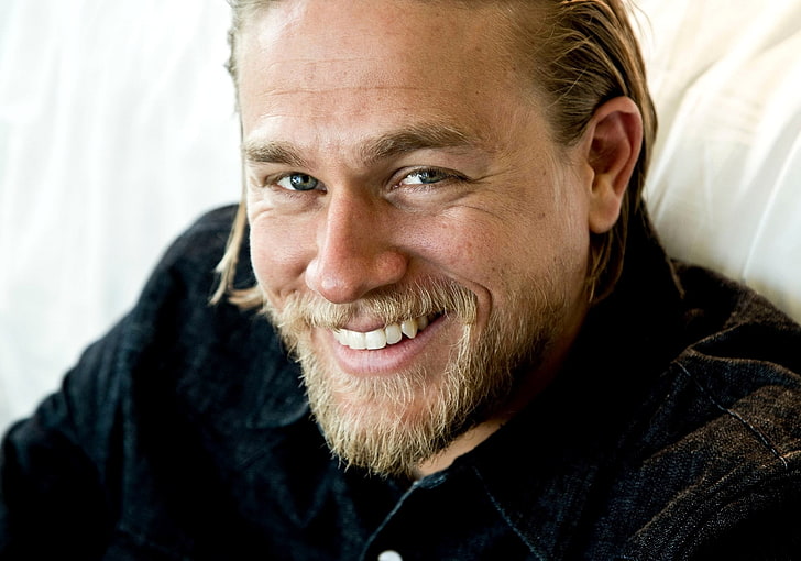 men's black button-up collared shirt, charlie hunnam, actor, man, blond, face, smile, HD wallpaper