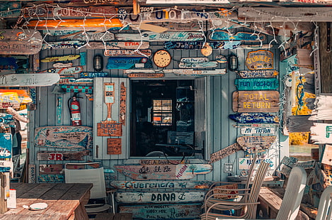 niebiesko-brązowy sklep drewniany, James Zwadlo, plaża, bazgroły, Tapety HD HD wallpaper
