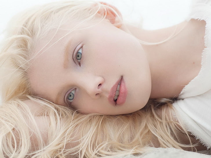 women, blonde, blue eyes, Daria Zhemkova, model, face, pale, lying down, long hair, looking away, portrait, HD wallpaper