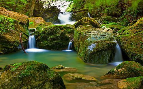 Small Waterfalls On A Mountain River, Large Green Rocks With Moss Refreshing Hd Wallpaper, HD wallpaper HD wallpaper