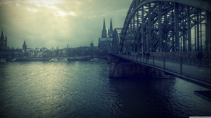 เนื้อน้ำ, ภาพถ่ายสะพานบนแหล่งน้ำตอนกลางวัน, สะพาน, โคโลญ, มหาวิหารโคโลญ, เยอรมนี, แม่น้ำ, วอลล์เปเปอร์ HD
