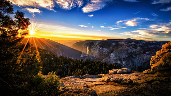 Pôr do sol Nascer do sol Montanhas Floresta Céu Nuvens Parque Nacional de Yosemite EUA foto Wallaper HD 3200X1800, HD papel de parede HD wallpaper
