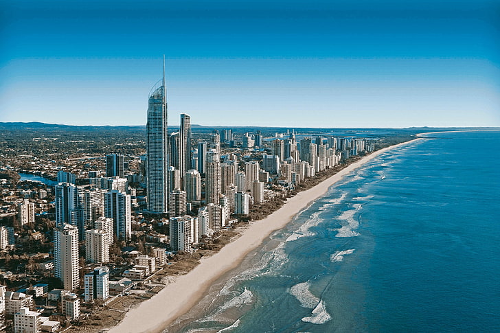 gratte-ciel en béton gris, ville, bleu, mer, plage, sable, Australie, paysage urbain, Fond d'écran HD