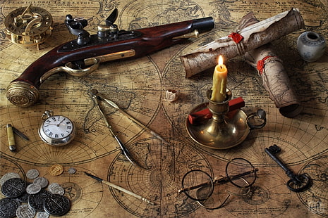 pistol flintlock coklat antik, kartu, arloji, lilin, kunci, kacamata, koin, kompas, kompas, pistol, Wallpaper HD HD wallpaper