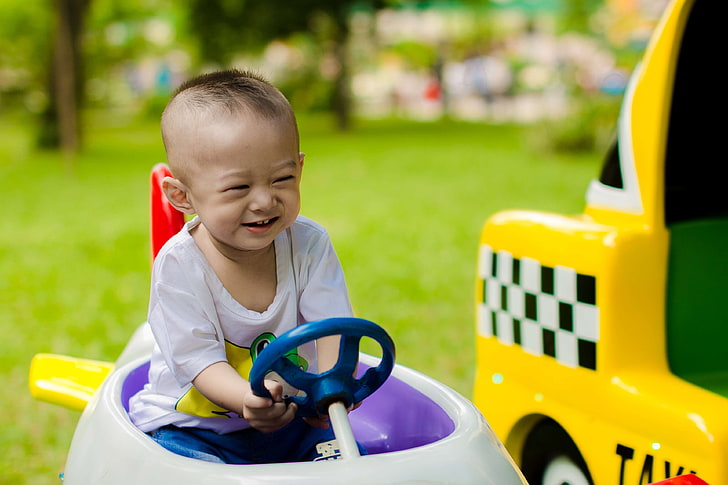 baby, boy, child, cute, enjoyment, fun, grass, happiness, joy, kid, outdoors, park, playground, playing, toy, toy cars, young, HD wallpaper