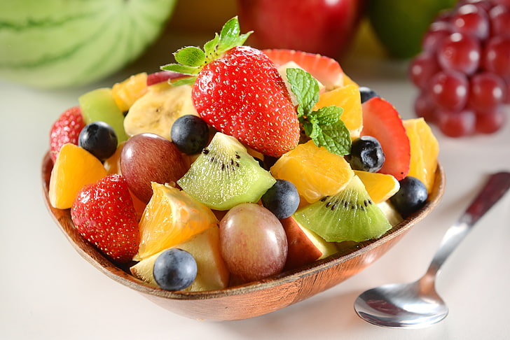 асорти плодове, плодове, киви, боровинки, ягода, грозде, десерт, грозде, плодова салата, ментови листа, боровинка, HD тапет