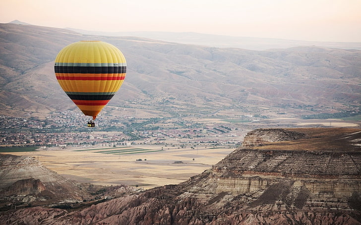 ballon à air chaud jaune, noir et rouge, nature, montgolfières, paysage, Turquie, Fond d'écran HD
