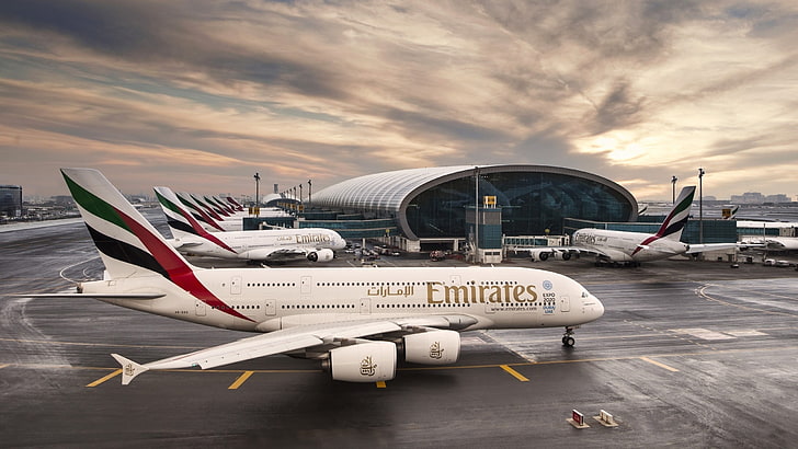 Avions de ligne, avions, avions, avions de passagers, aéroport, Dubaï, aéroport international de Dubaï, A380, Airbus, Fond d'écran HD