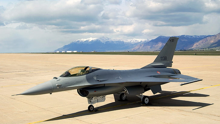 灰色と黒の戦闘機、空軍、ゼネラルダイナミクスF-16ファイティングファルコン、イタリア、航空機、軍、軍用機、 HDデスクトップの壁紙