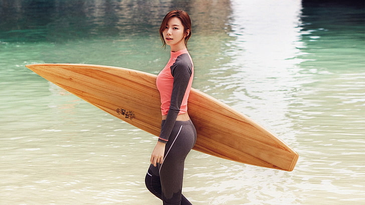 여성용 분홍색과 회색 긴팔 셔츠, 한국어, 서핑 보드, 여성, 해변, 유명 인사, HD 배경 화면