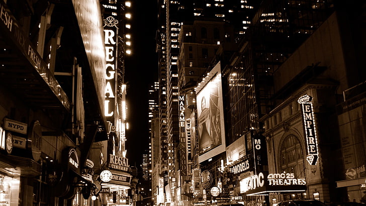 photographie d'une ville la nuit, paysage urbain, États-Unis, architecture, New York City, rue, bâtiment, gratte-ciel, nuit, lampadaire, signes, théâtre, affiche du film, théâtres, sépia, Fond d'écran HD