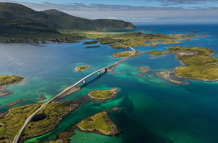 аэрофотосъемка моста, природа, пейзаж, остров, море, мост, Норвегия, деревня, горы, лето, вода, зеленый, HD обои