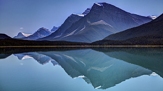 горы и водоем, природа, пейзаж, горы, вода, озеро, деревья, лес, отражение, снежная вершина, спокойствие, HD обои HD wallpaper