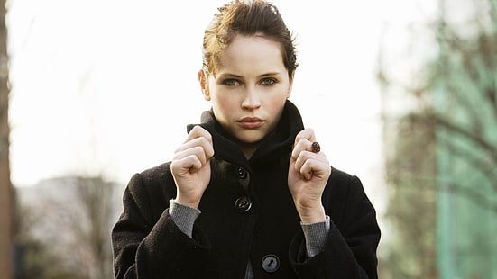 Felicity Jones, actriz, mujer, ojos verdes, abrigo negro, Fondo de pantalla HD HD wallpaper