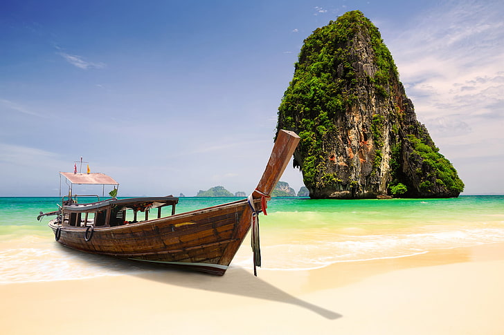 brązowa drewniana łódź, skała, łódź, Tajlandia, wyspa, Krabi, Zatoka Phang, Zatoka Phang Nga, Tapety HD