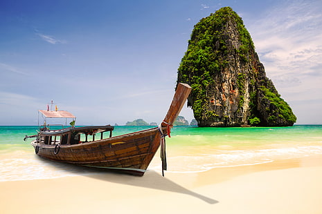 brązowa drewniana łódź, skała, łódź, Tajlandia, wyspa, Krabi, Zatoka Phang, Zatoka Phang Nga, Tapety HD HD wallpaper