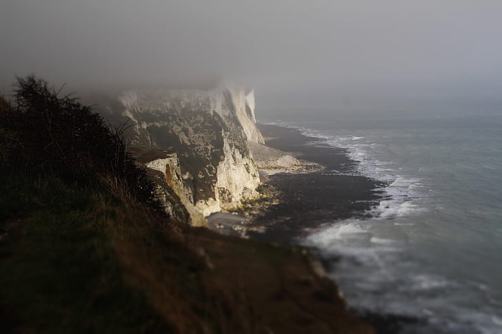 cliff, Cliffs Of Dover, Coastline, Depth Of Field, England, landscape, mist, nature, plants, sea, Tilt Shift, UK, waves, HD wallpaper