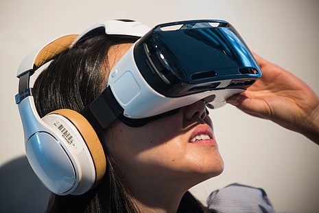 svartvita virtual reality-solglasögon med hörlurar, samsung gear vr, oculus vr, hörlurar, reality, HD tapet HD wallpaper