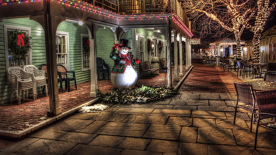 iluminación, muñeco de nieve, noche, árbol, luces de navidad, hogar, casa, navidad, decoración navideña, ciudad, tarde, calle, luz, Fondo de pantalla HD HD wallpaper