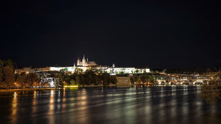 braunes und weißes konkretes Gebäude, Stadtbild, Prag, Tschechische Republik, HD-Hintergrundbild