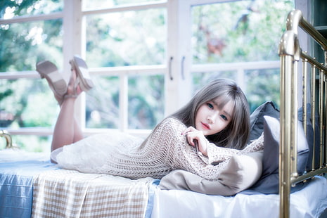Modelos, Han Ga Eun, asiático, cama, ojos azules, lápiz labial, modelo, mujer, Fondo de pantalla HD HD wallpaper