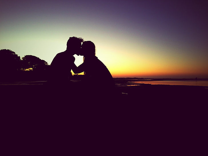 silhouette of couple kissing painting, kiss, silhouette, couple, love, sunset, HD wallpaper