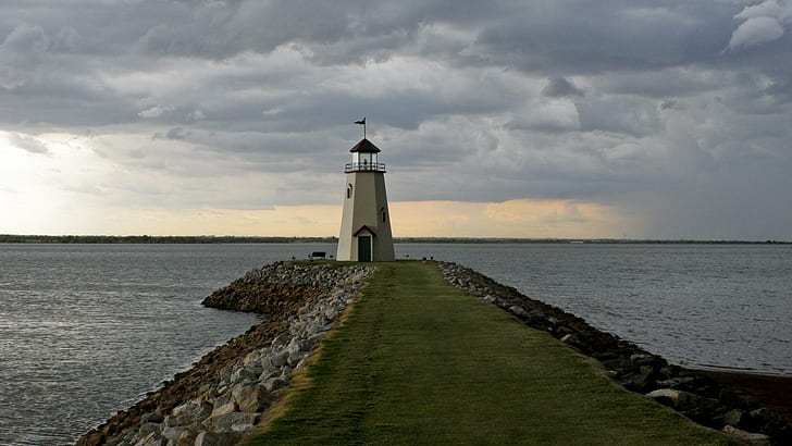 Lonely Lighthouse On The Jetty, фар, пристан, облаци, природа и пейзажи, HD тапет