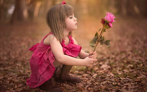 فتاة صغيرة لطيفة تحمل زهرة الورد ، لطيفة ، صغيرة ، فتاة ، تمسك ، وردة ، زهرة، خلفية HD HD wallpaper