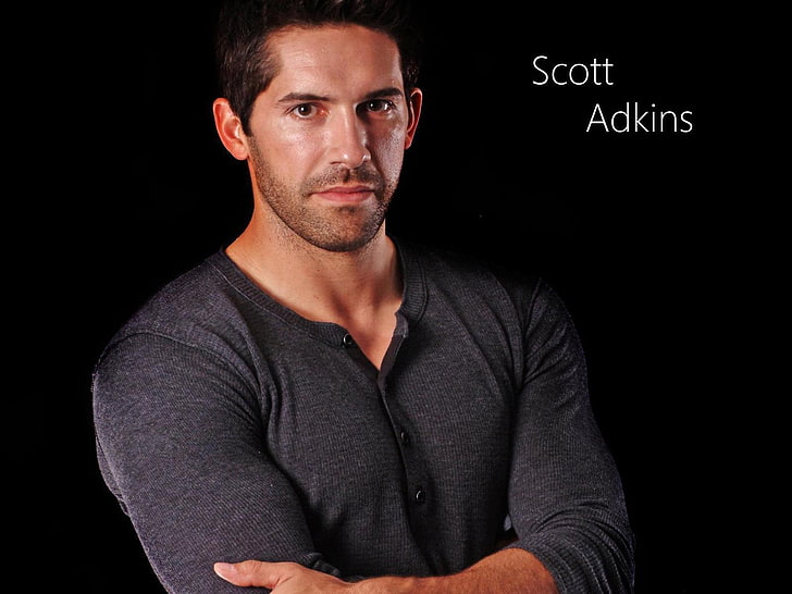 Scott Adkins com sobreposição de texto, scott adkins, morena, rosto, cabelo, músculos, jaqueta, fundo preto, HD papel de parede