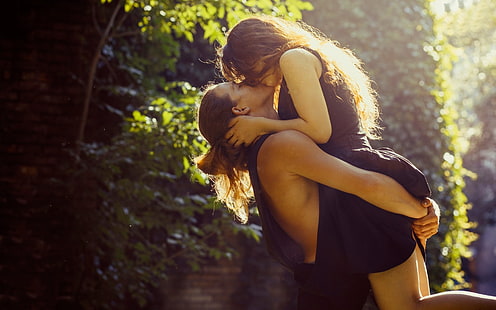 Любовна двойка прегръдка целувка, дамска черна, любов, двойка, целувка, HD тапет HD wallpaper