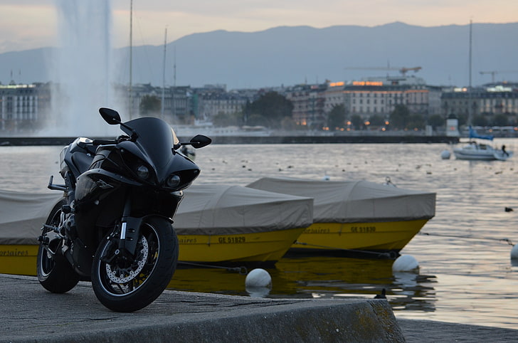 black sports bike, the city, black, boats, fountain, bike, Yamaha, yzf-r1, HD wallpaper