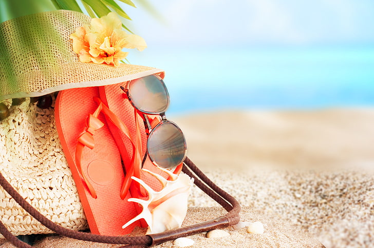 par de chinelos laranja, areia, mar, praia, verão, ficar, chapéu, óculos, sol, ardósias, férias, acessórios, HD papel de parede