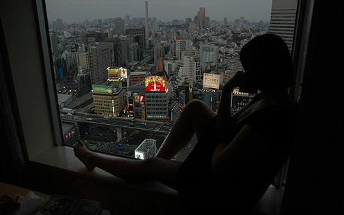 czarna sukienka damska, Japonia, pejzaż miejski, budynek, Azja, Tokio, Japonka, okno, ciemne, boso, kobiety, nogi, Tapety HD HD wallpaper