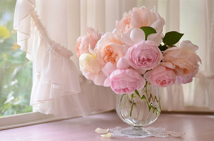 Pink rose flower arrangement and clear cut-glass vase, pink, roses,  bouquet, HD wallpaper | Wallpaperbetter