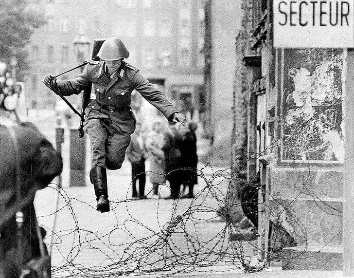 East Germany, Germany, Cold War, vintage, Berlin, soldier, jumping, monochrome, HD wallpaper